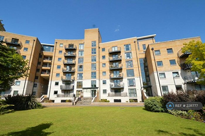 3 Bedroom Flat To Rent In Glaisher Street, London, SE8