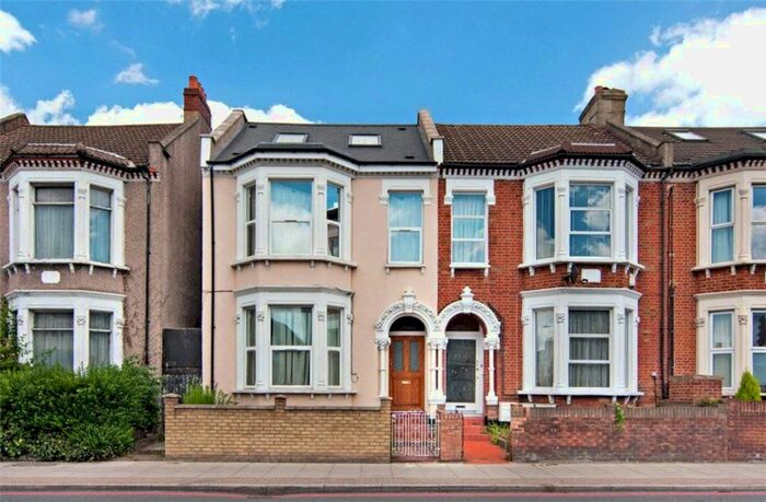 3 Bedroom Flat To Rent In Tooting Bec Road, Tooting Bec, London, SW17