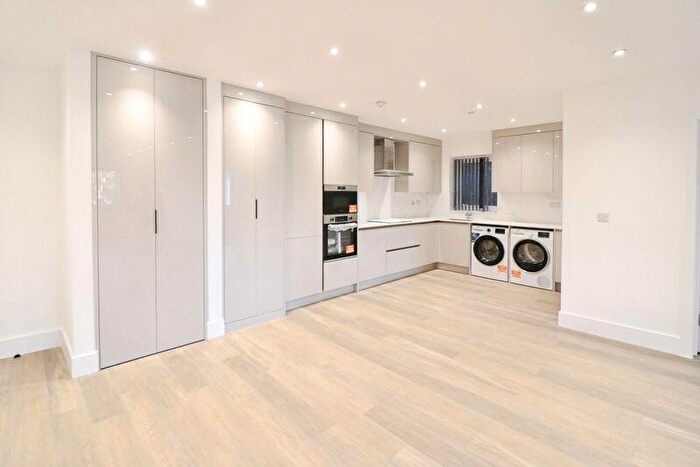 2 Bedroom Detached House To Rent In High Street, Slough, SL3