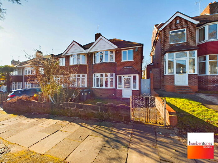 3 Bedroom Semi-Detached House For Sale In White Road, Quinton, B32