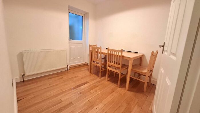 2 Bedroom Flat To Rent In Deacon Road, London, NW2