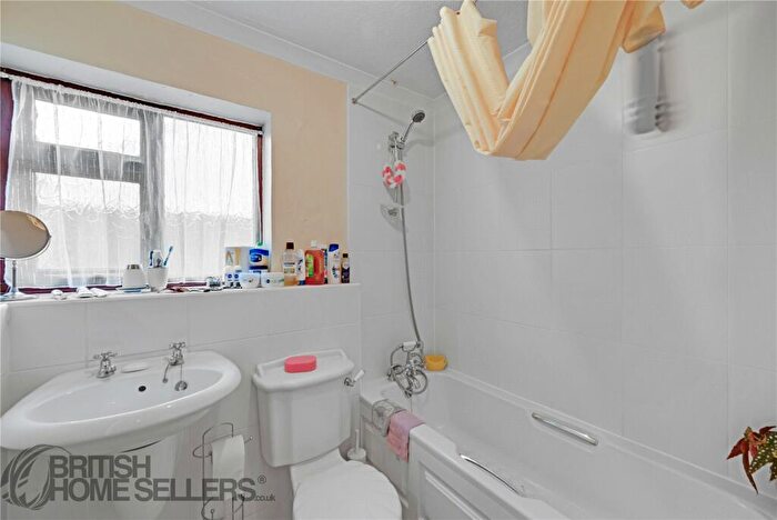 2 Bedroom Bungalow For Sale In Plume Avenue, Colchester, Essex, CO3
