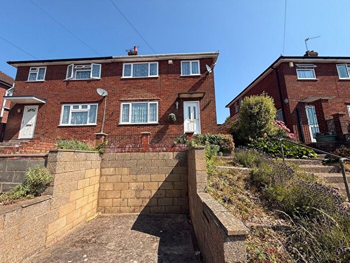 3 Bedroom Semi-Detached House For Sale In Hillary Road, High Wycombe, HP13