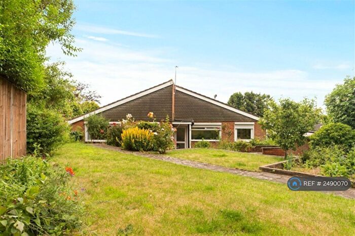 3 Bedroom Bungalow To Rent In Moor Farm Gardens, Leeds, LS7