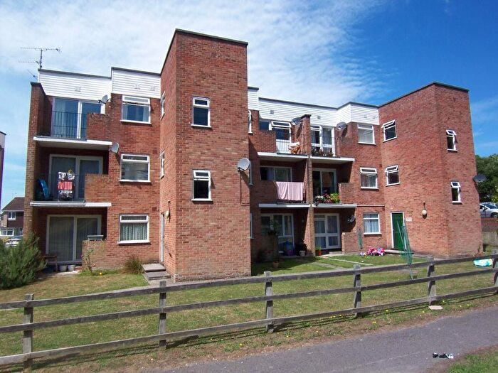 2 Bedroom Flat To Rent In Bracken Crescent, Bishopstoke, SO50