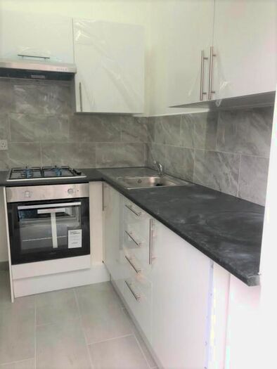 2 Bedroom Flat To Rent In Crown Parade, Upminster Road South, Rainham, RM13