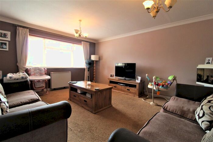 2 Bedroom Flat To Rent In Northend, Hemel Hempstead, Hertfordshire, HP3