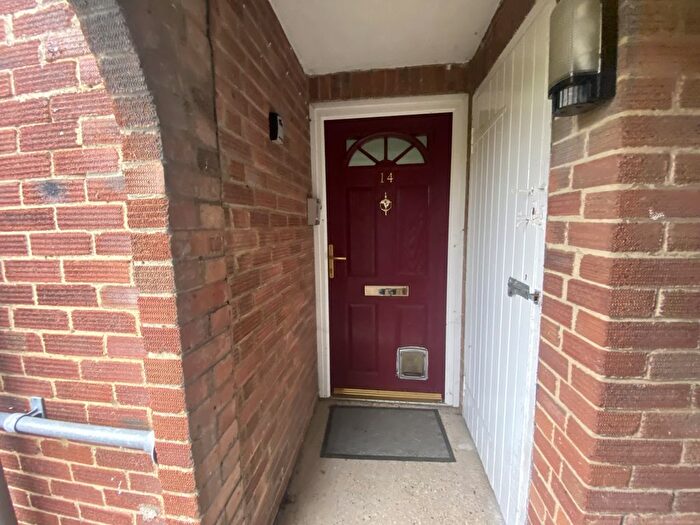 2 Bedroom Flat For Sale In - Walnut Tree Ground, Fyfield, Andover, Hampshire, SP11