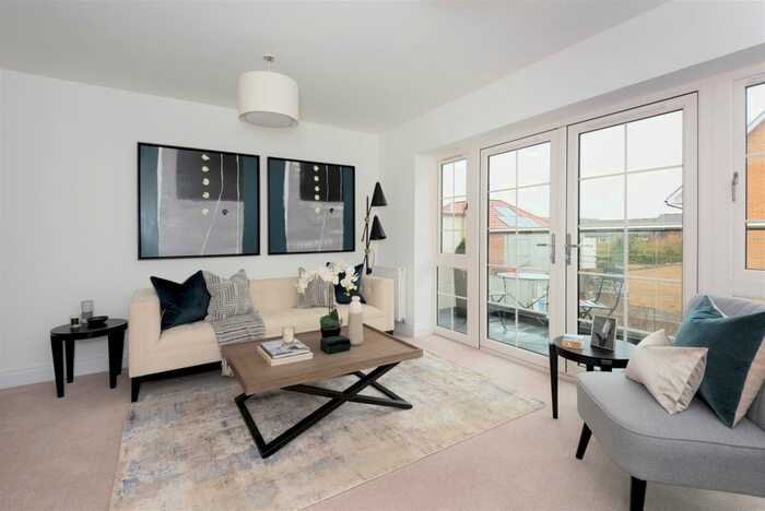 4 Bedroom Semi-Detached House To Rent In Harris Close, Orpington, BR5