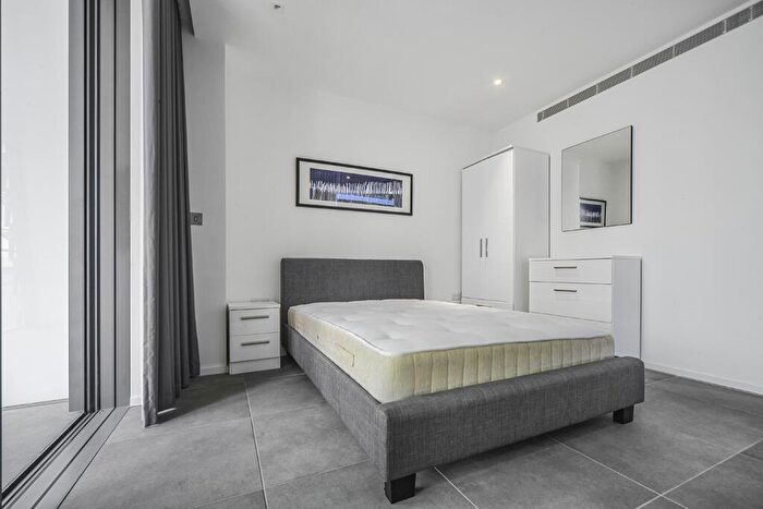 Flat To Rent In Dollar Bay Place London, E14