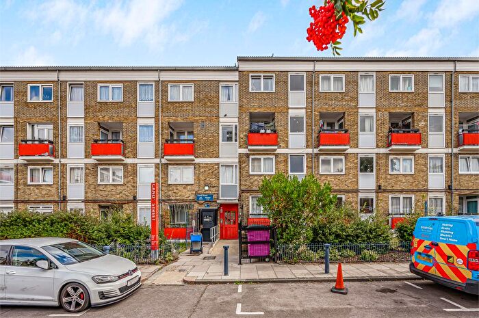 3 Bedroom Maisonette For Sale In Candy Street, London, E3