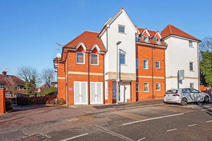 2 Bedroom Flat To Rent In Roding Avenue, Woodford Green, IG8