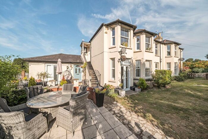 3 Bedroom Maisonette For Sale In Burgh Heath Road, Epsom, KT17