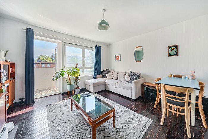 2 Bedroom Flat For Sale In St. Saviours Estate, London, SE1