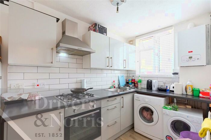 2 Bedroom Apartment To Rent In Hornsey Road, Islington, London, N19
