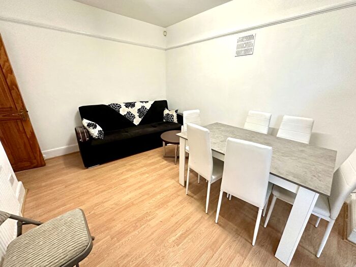 3 Bedroom Semi-Detached House To Rent In Marlow Road, Southall, UB2