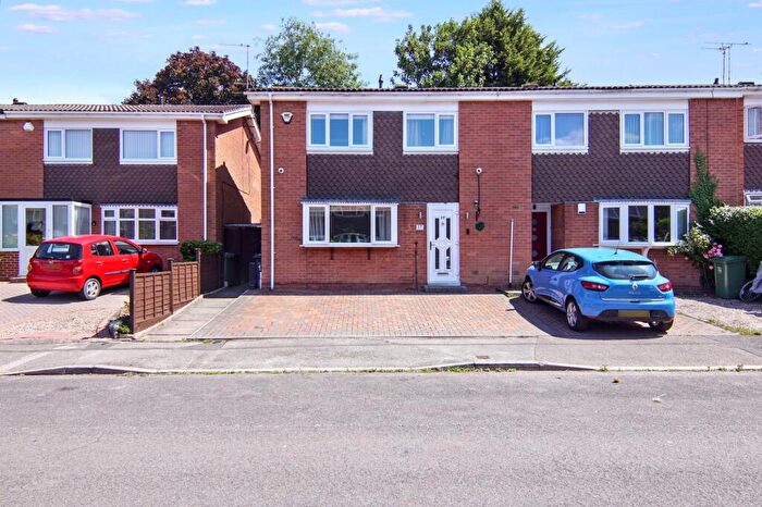 3 Bedroom End Of Terrace House For Sale In Whitnash Close, Balsall Common, CV7