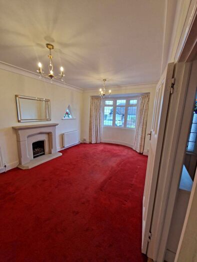 2 Bedroom Detached Bungalow For Sale In Taunton Drive, Westcliff-On-Sea, SS0