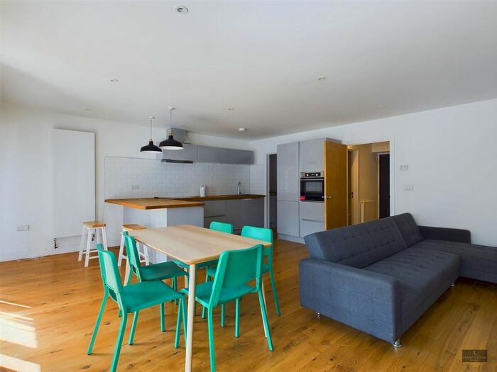 2 Bedroom Flat To Rent In Flat Moose Hall Apartments, Toronto Road, Exeter, EX4