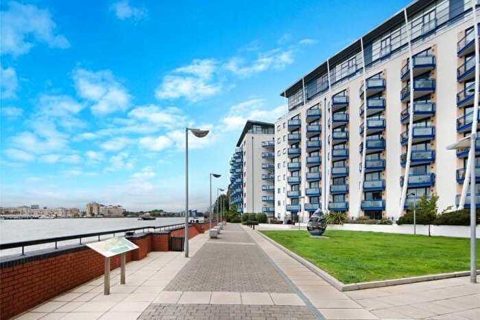 3 Bedroom Flat To Rent In Nova Building, Newton Place, London, E14