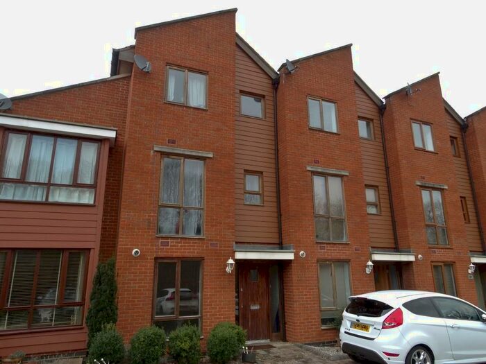 4 Bedroom Terraced House To Rent In Three Bridges, Crawley, RH10