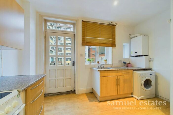 3 Bedroom Flat To Rent In High Street, High Street, Croydon, CR0