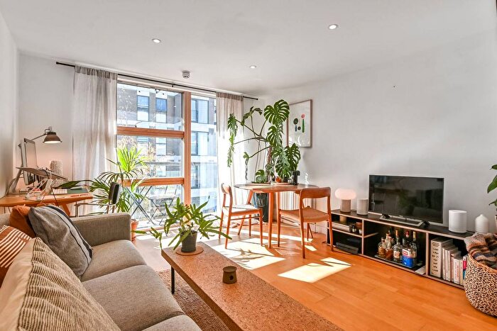 2 Bedroom Flat For Sale In De Beauvoir Crescent, De Beauvoir Town, London, N1