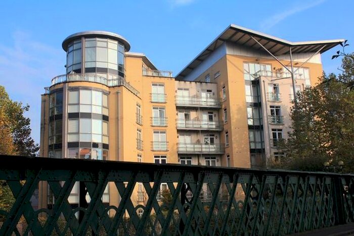 2 Bedroom Flat To Rent In The Meridian, Kenavon Drive, Reading, Berkshire, RG1