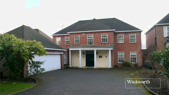 5 Bedroom Detached House To Rent In The Spinney, Hadley Common, Barnet, EN5