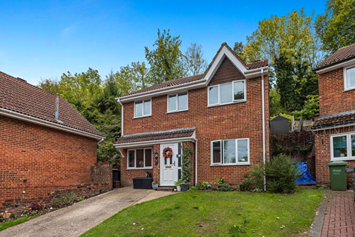 5 Bedroom Detached House For Sale In West Hill, Dunstable, LU6