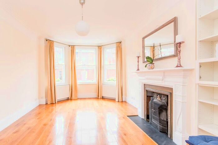 2 Bedroom Flat To Rent In Argyll Mansions, Olympia, London, W14