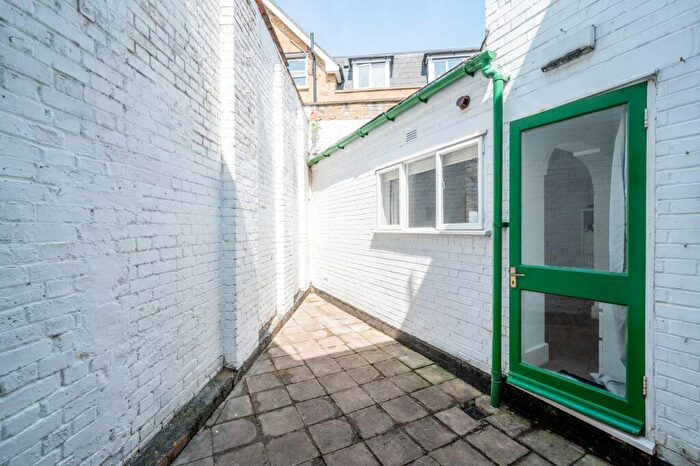 1 Bedroom Flat To Rent In Virginia Mews, Virginia Road, Shoreditch, London, E2