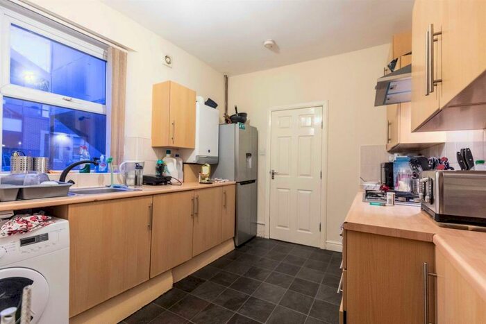 4 Bedroom Maisonette To Rent In - Heaton Road, Heaton, NE6