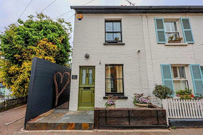 2 Bedroom House For Sale In High Street, Leigh-On-Sea, SS9