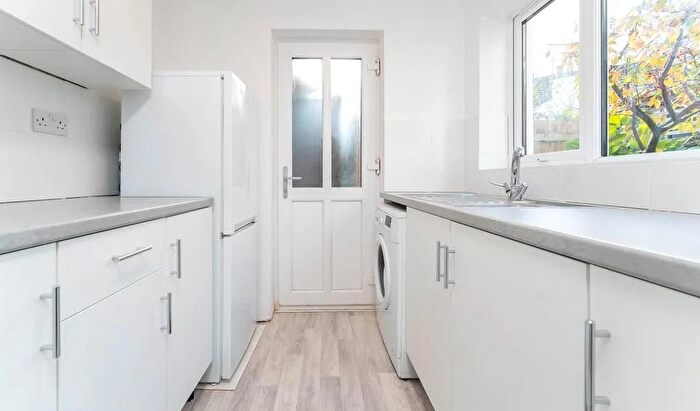 1 Bedroom Flat To Rent In Aislibie Road, London, SE12