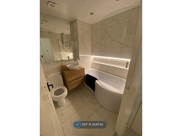 2 Bedroom Flat To Rent In Armstrong Quay, Liverpool, L3