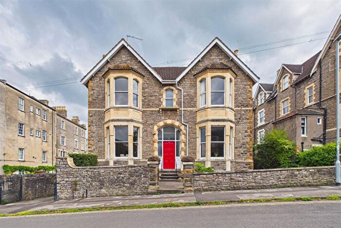 1 Bedroom Flat For Sale In Victoria Road, Clevedon, BS21