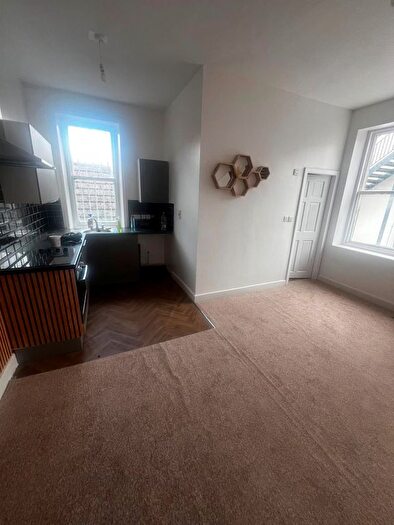 2 Bedroom Flat To Rent In -, City Road, Bradford, West Yorkshire, BD8