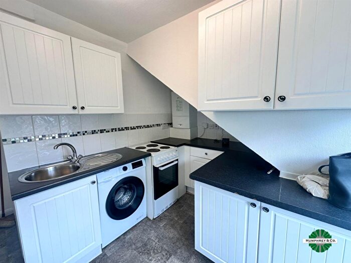 2 Bedroom House To Rent In Connaught Road, London, NW10