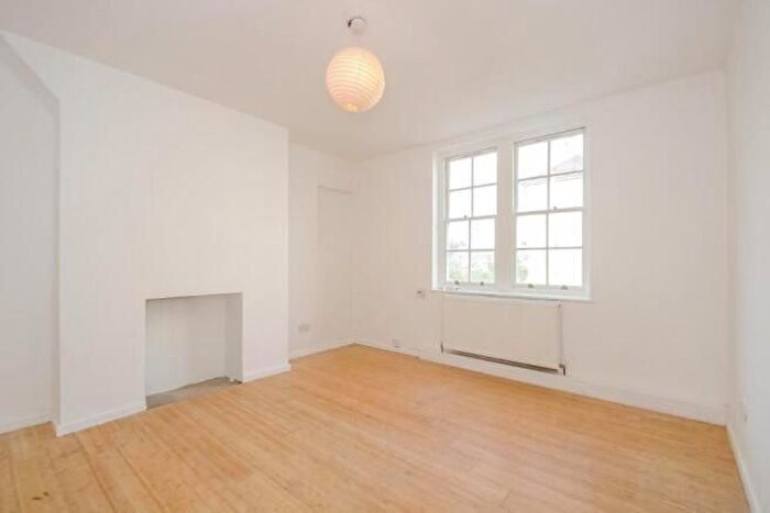 2 Bedroom Flat For Sale In Fulham Palace Road, London, W6
