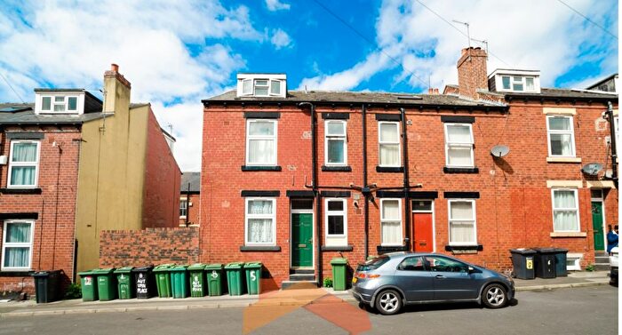 2 Bedroom Terraced House To Rent In Autumn Place, Hyde Park, Leeds, LS6