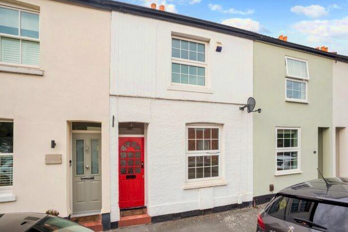 2 Bedroom Property To Rent In Glencoe Road, Weybridge, KT13