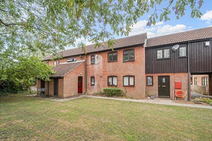2 Bedroom Flat To Rent In Alpine Court, Basingstoke, RG22