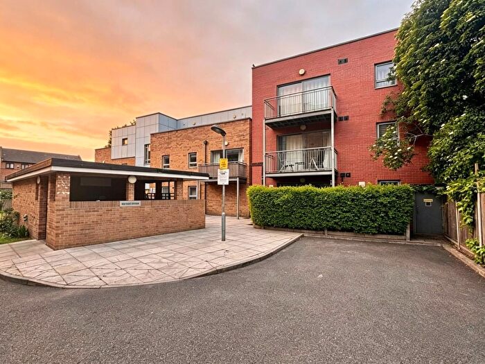 1 Bedroom Flat To Rent In Lea Court, N15