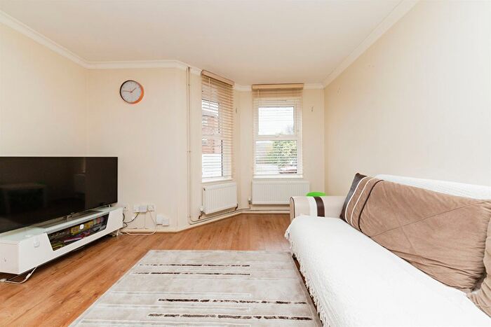 2 Bedroom Terraced House For Sale In Broadwater Crescent, Welwyn Garden City, AL7