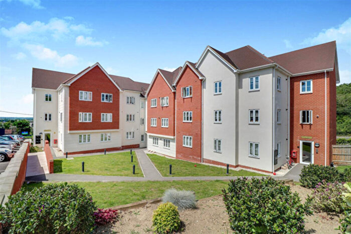 2 Bedroom Flat For Sale In London Road, Benfleet, SS7