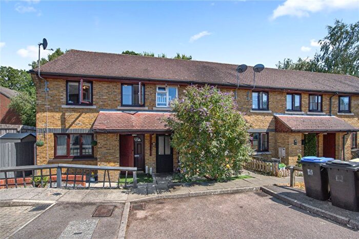 3 Bedroom Terraced House For Sale In Knaphill, Woking, GU21