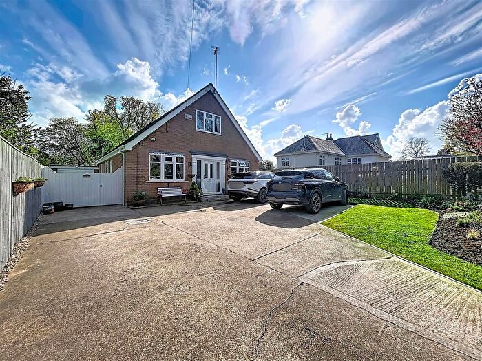 4 Bedroom Detached Bungalow For Sale In Strawberry Gardens, Hornsea, HU18