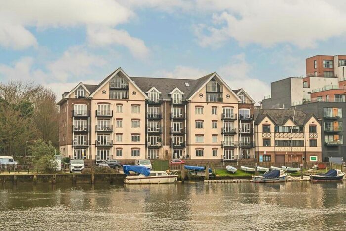 2 Bedroom Flat To Rent In Steadfast Road, Kingston, KT1