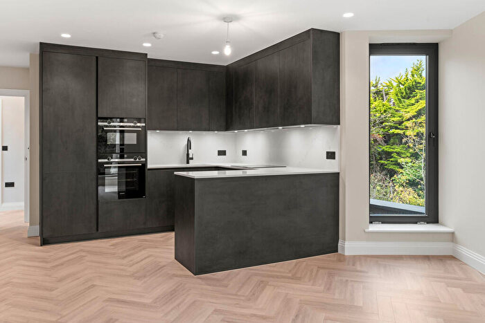 2 Bedroom Apartment For Sale In The Blenheim, EN5
